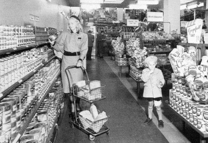 In The Dysfunctional Poetry Super Market